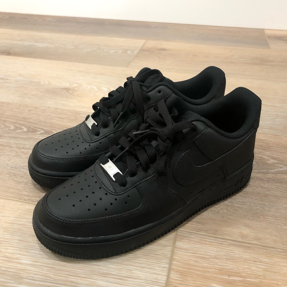 Nike air force 1 black mens size 8 worn once for family party no creases